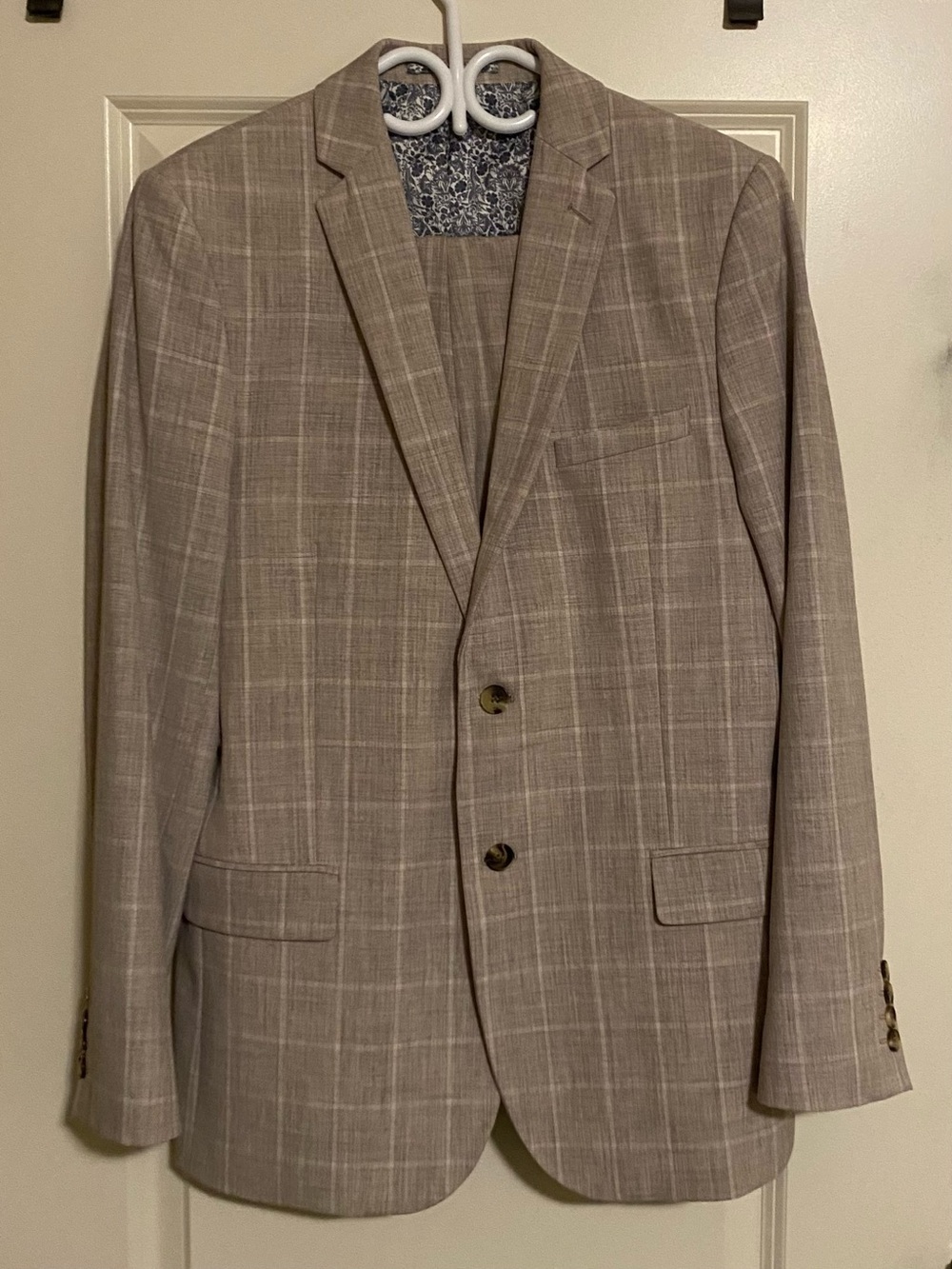 Grafton Taupe/Beige Plaid Suit - 40R Blazer, 32/32 Dress Pants